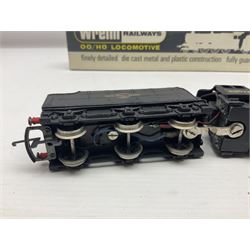 Wrenn '00' gauge - two Class 8F 2-8-0 locomotives - No.48073 in BR Plain Black; boxed; and No.8042 in LMS Plain Black; with unassociated plain blue box (2)