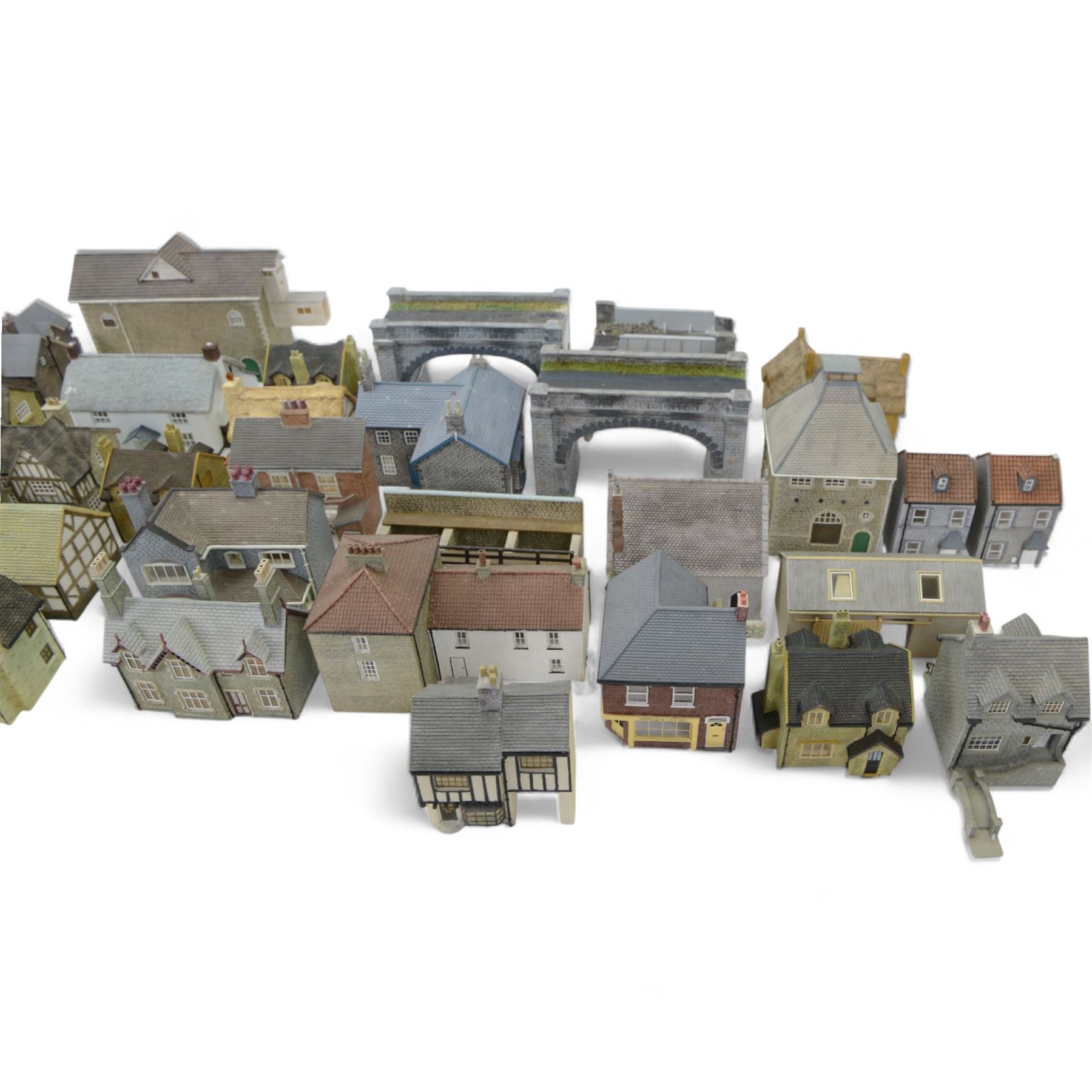 Fifty-two 00 gauge model railway trackside buildings, comprising forty-two Hornby Skaledale examples and ten Bachmann Scenecraft examples, including pubs, cottages, bridges, etc, all unboxed