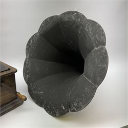 Early 20th century oak cased Edison Standard Phonograph with Model R 4-minute reproducer and brass horn, serial no.572593, last patent date 1905, with cover and cranking handle W33cm