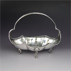 1920s silver basket, of navette form with pierced rim and lobed bowl, with fined pierced handle and upon four paw feet, hallmarked Sibray, Hall & Co Ltd, Sheffield 1923, including handle H18.5cm