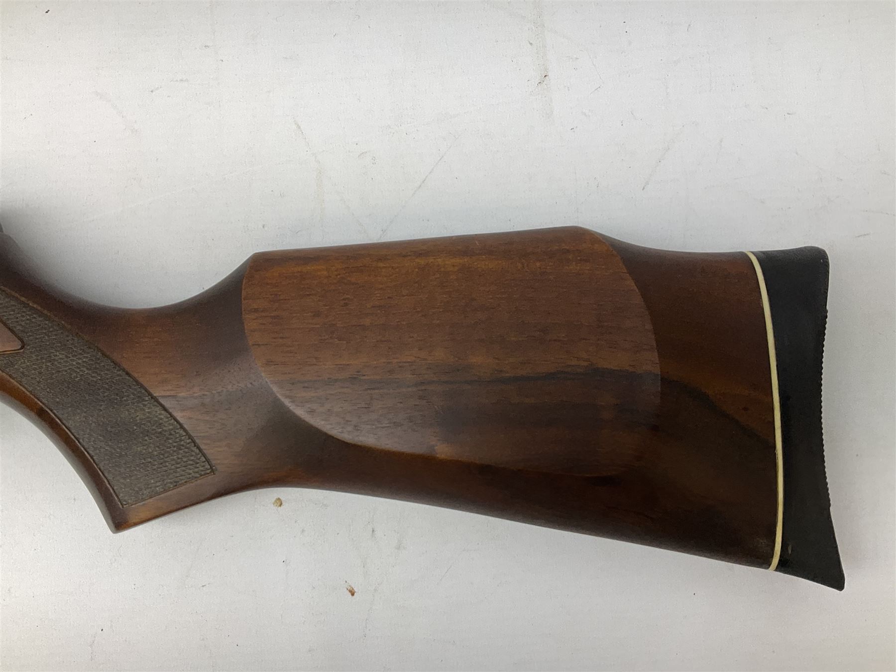 Gamo Magnum 2000 .22 air rifle with break barrel action and trigger guard safety, serial no.2106207 L109cm; in gun sling