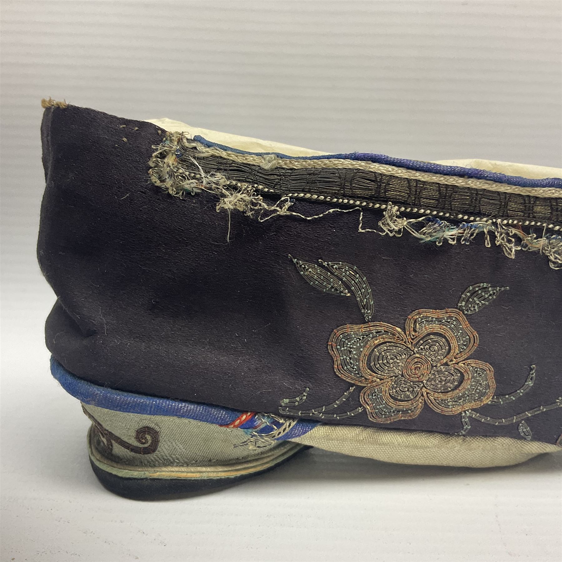 Pair of Chinese silk embroidered lotus shoes, for bound feet, a blue ground with floral detailing L15cm