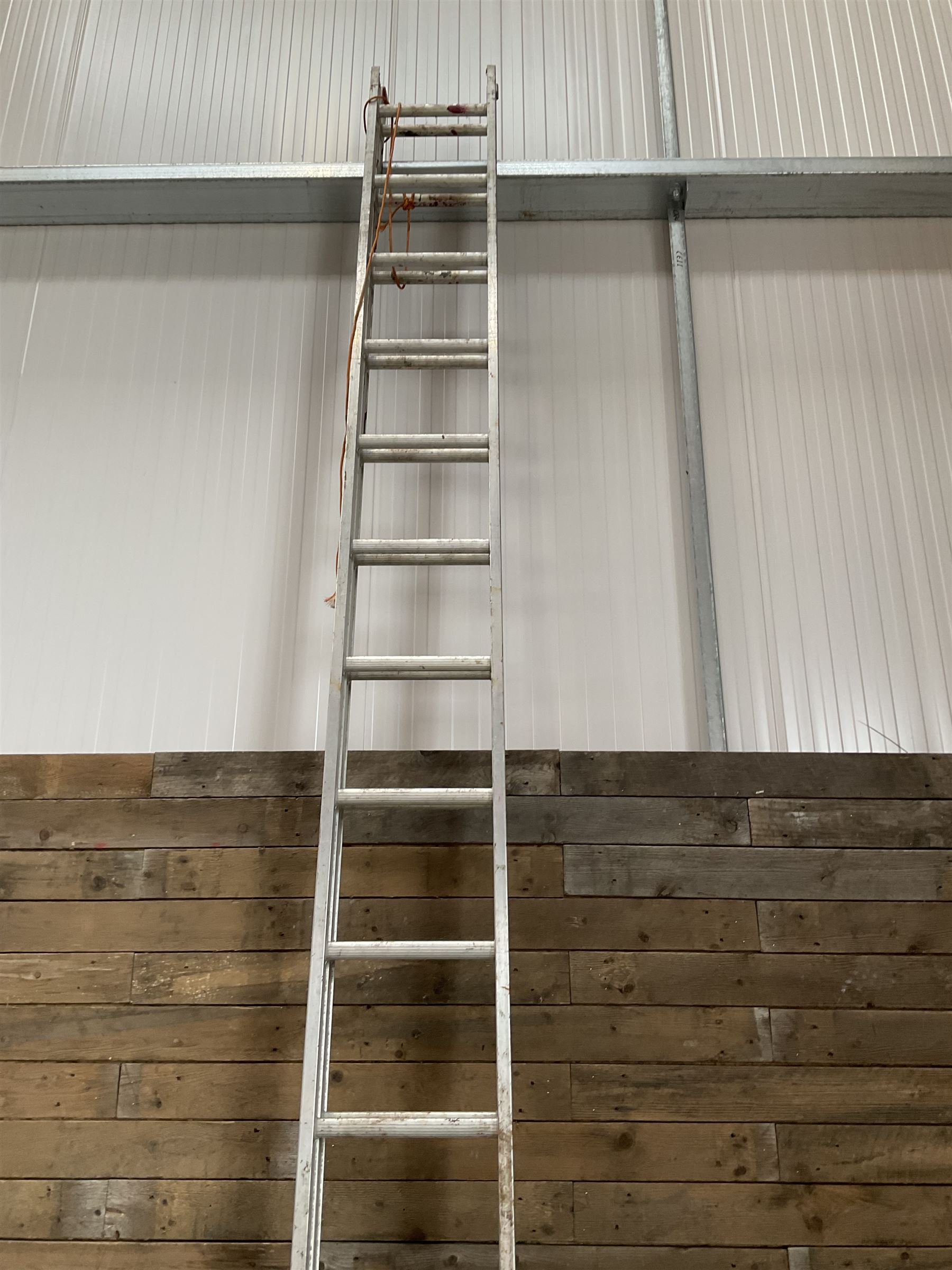 Clima aluminium extending ladders - 4.51m closed, extended 8.40m closed