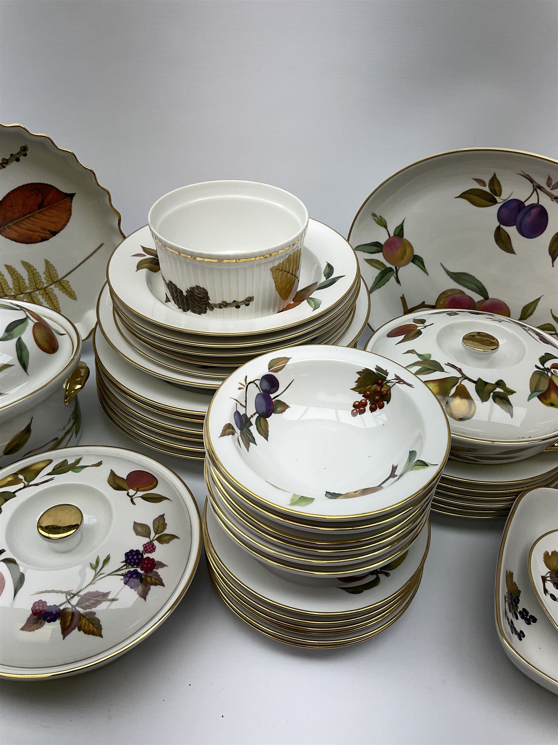 Royal Worcester Evesham dinner service including dinner plates