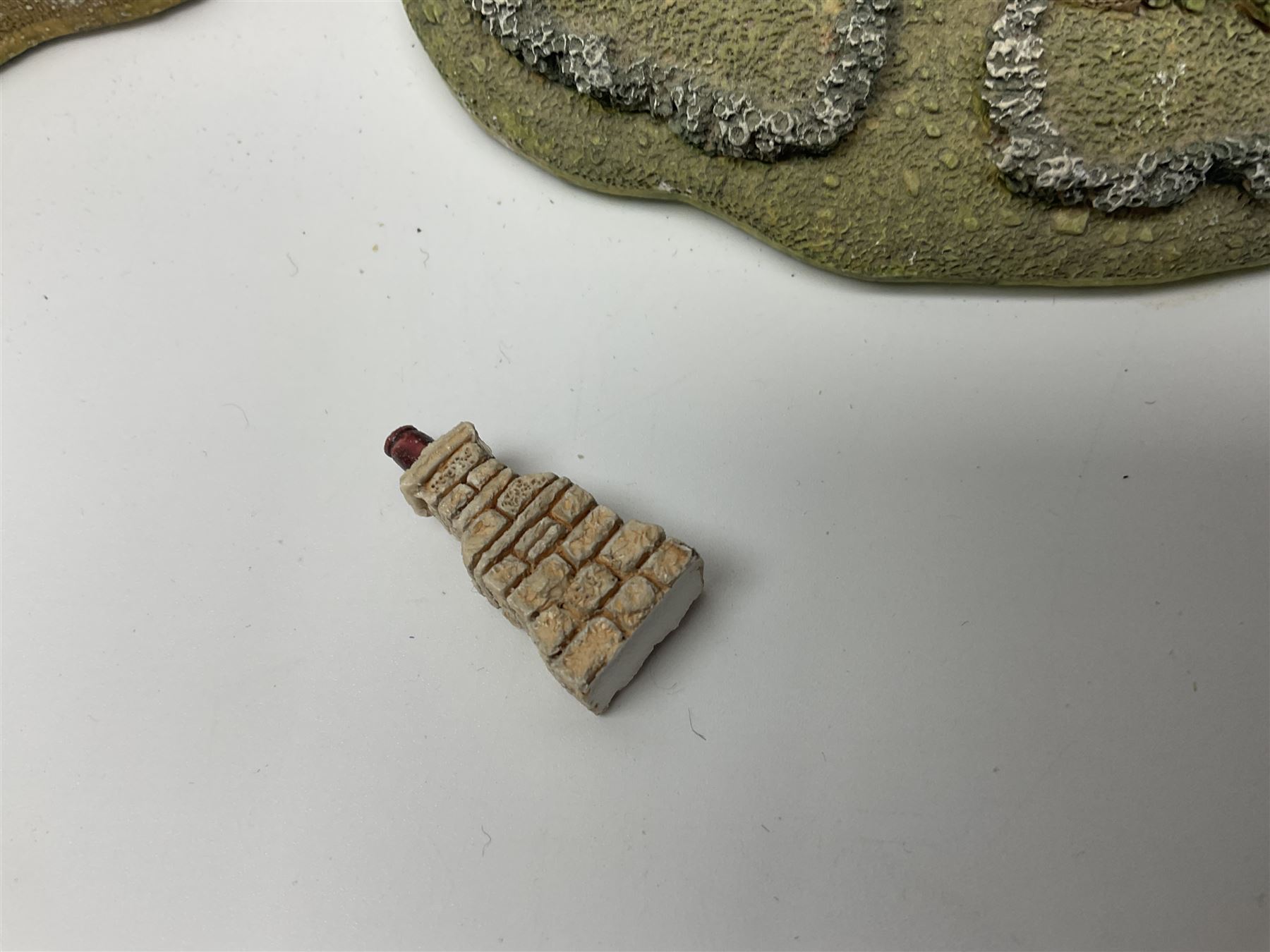 Thirty Lilliput lane, to include Hill Top, Bottle Oven, April Cottage, Thimble Cottage, Honeysuckle III, Gullivers Pantry etc