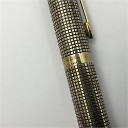 Parker Cisele 75 fountain pen, the silver barrel and cap with square pattern stamped U.S.A Sterling Vermeil Cap & Barrel and gold nib stamped 14K, length L13cm
