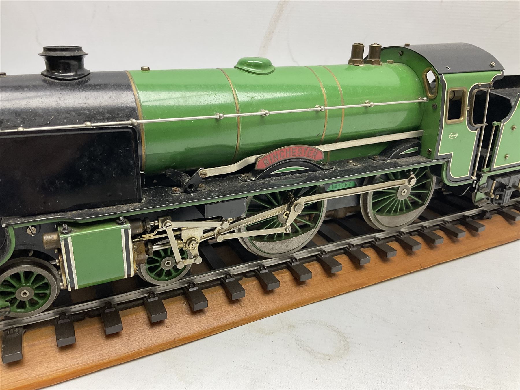 Gauge I - Aster live steam Southern Railway 4-4-0 Schools Class locomotive 'Winchester' No.901 with six-wheel tender; twin outside cylinders, smoke deflectors and spirit burner fed from tender tank, with Aster serial no. 6141167 between the wheels (2)