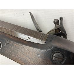 Early 19th century 16-bore flintlock single barrel travelling pistol, the 21.5cm stub twist octagonal barrel with two barrel pins and ramrod under, engraved lock plate with roller frizzen, engraved trigger guard with pineapple finial, walnut stoock with chequered grip L40cm overall