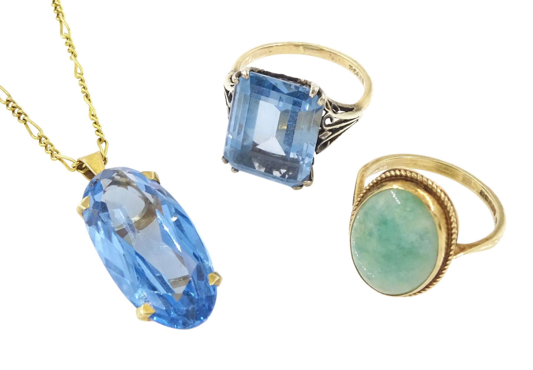 9ct gold synthetic spinel pedant, on gold Figaro link chain necklace, similar gold ring and a single stone aventurine ring, both 9ct