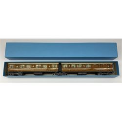 Hornby Dublo - pre-war D2 two-coach LNER articulated unit, all third class/brake third,  in reproduction box.