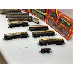 Various makers '00' gauge - Hornby Class 142 BR Twin Railbus Set; and eight goods wagons including Royal Mail Coach and Operating Crane Truck; all boxed; and eleven unboxed passenger coaches and wagons (20)