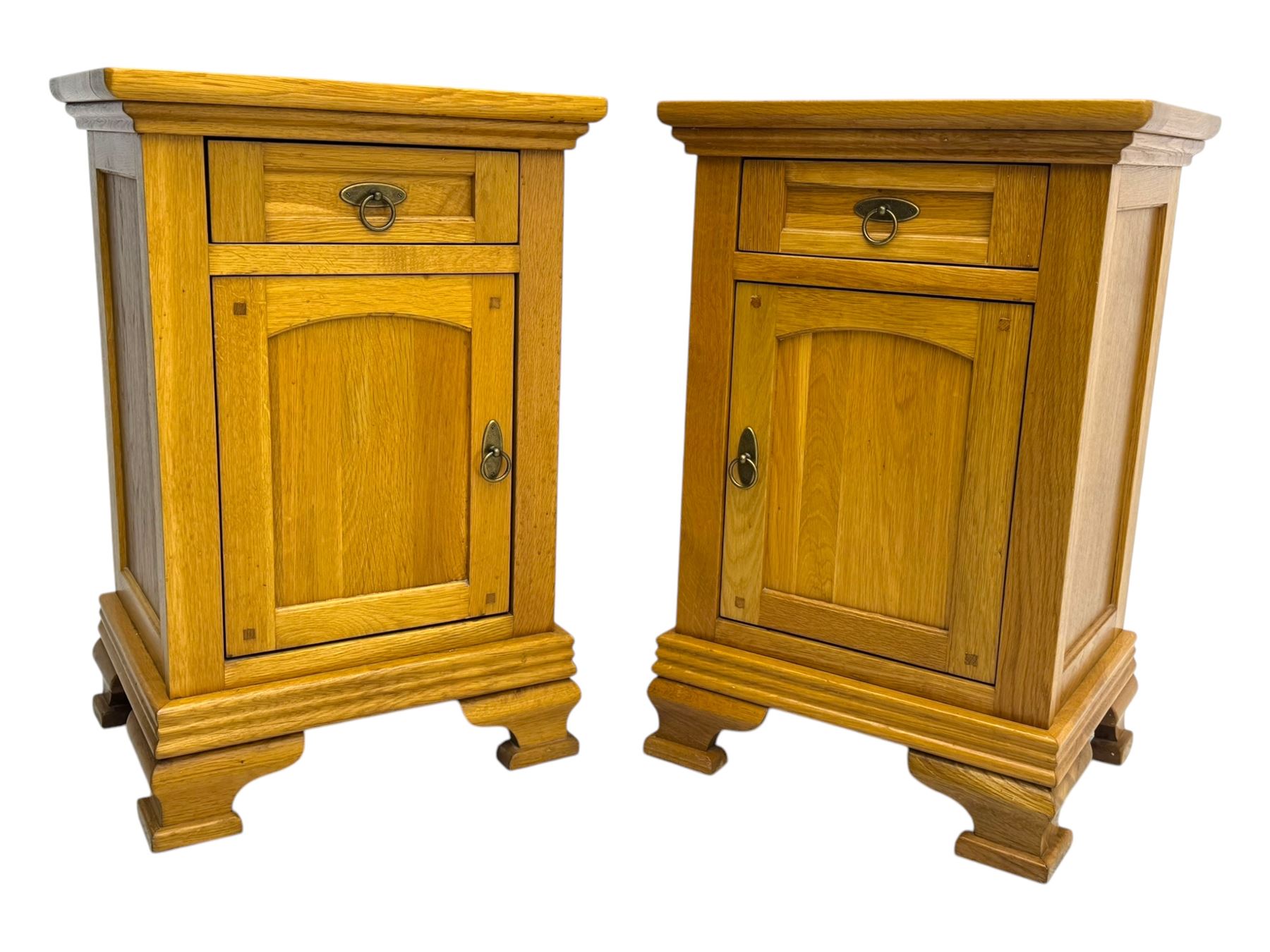 Frank Hudson - contemporary pair of light oak bedside cabinets, each with moulded rectangular top over single drawer above cupboard door with arched panel, on a moulded plinth base with bracket feet