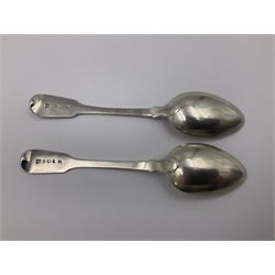 Pair of George III York silver Fiddle pattern dessert spoons, each engraved with a rampant lion crest, hallmarked James Barber & William North, York 1789