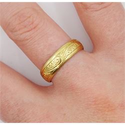 Victorian 18ct gold band, with foliate scroll engraving, Birmingham 1895