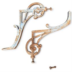 Assorted garden and architectural salvage, comprising a galvanised watering can, two long-handled cutting tools, metal pole, pair of ornate cast iron supports and further decorative fragments