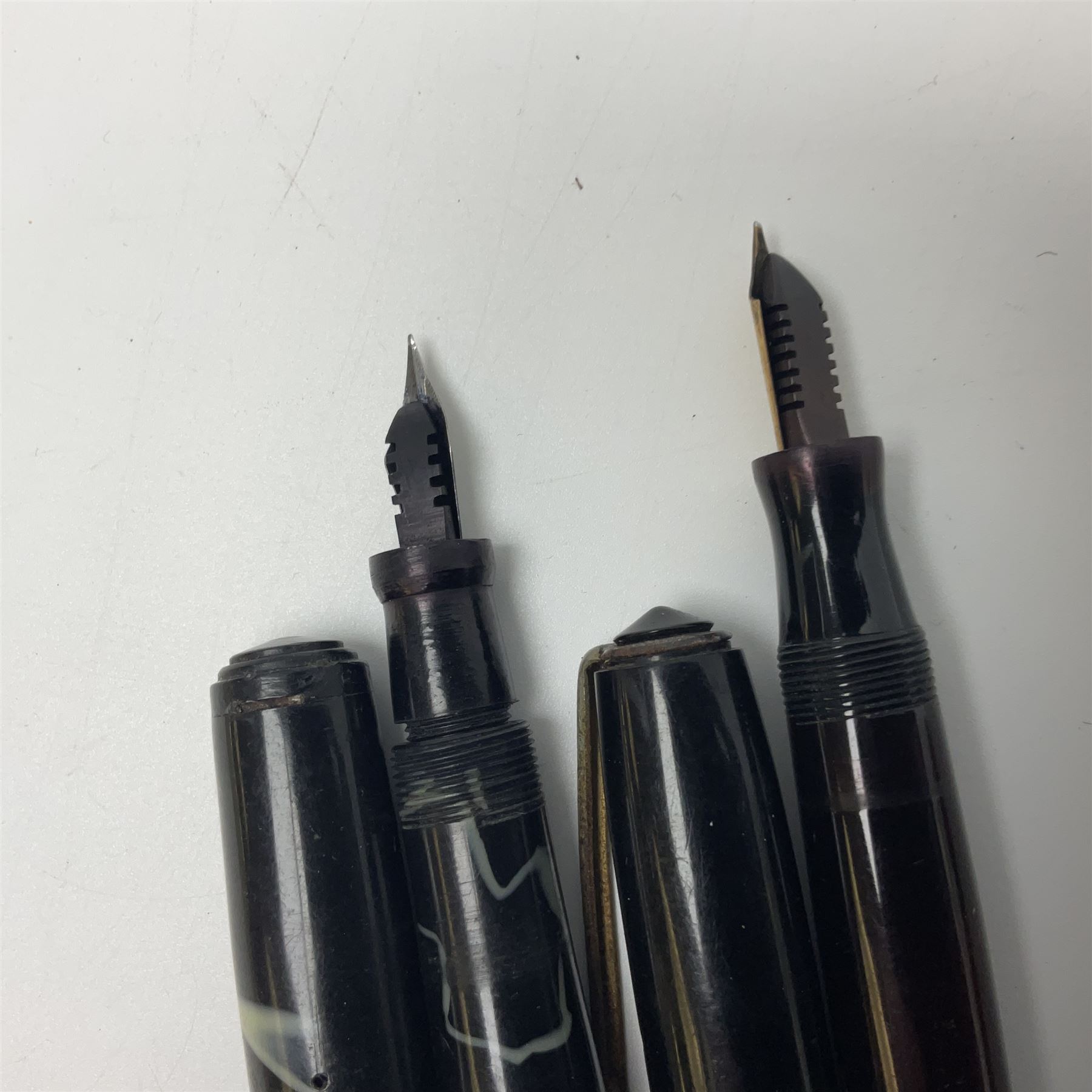 Ten fountain pens, to include Conway Stewart Dinkie 550 marbleised pen with 14ct gold nib, Conway Stewart Shorthand with 14ct gold nib, boxed, Marksman, Parket etc 