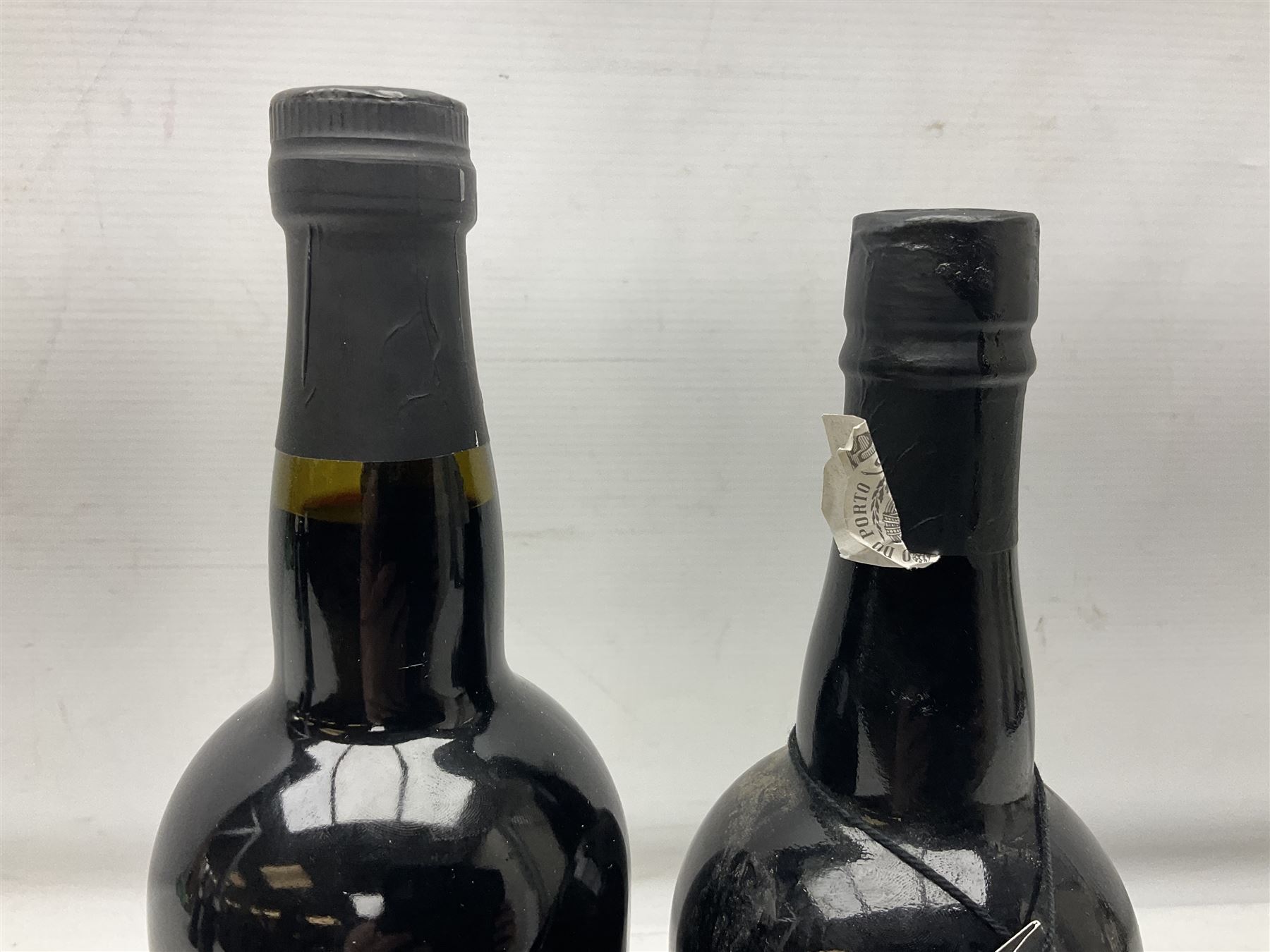 Mixed port, comprising Warre's 1977, vintage port, Quinta do Estanho, 1997, vintage port, Croft Quinta da Roeda, 2002, vintage port, Taylors, 1994, port and Taylors 2015, port, various contents and proof (5)