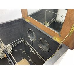 Mahogany tabletop Stereo viewer, with four Valentine Blancherd stereograph views of London, H32cm