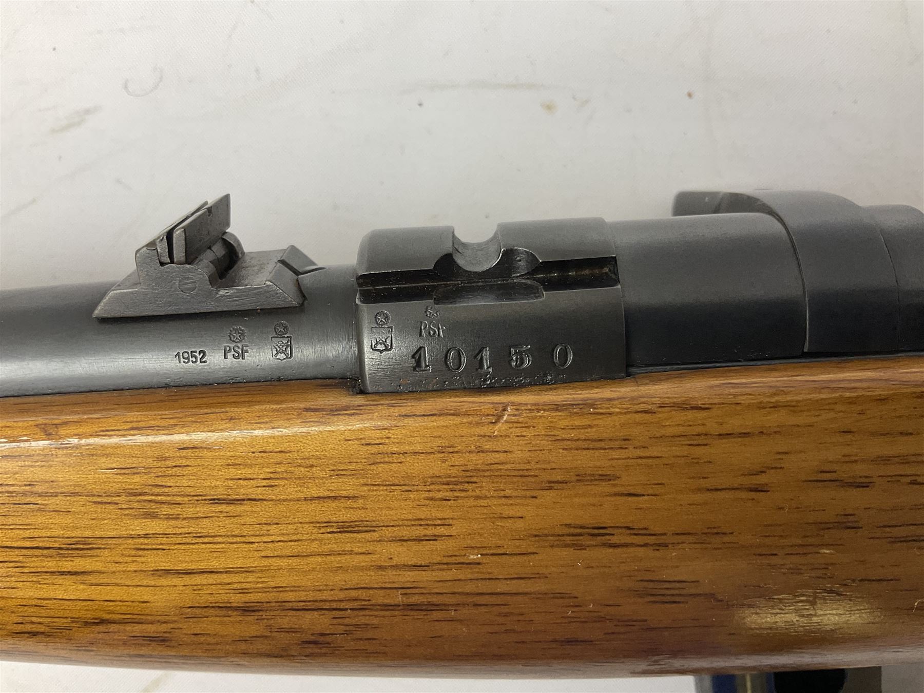 Italian Beretta .22 LR bolt-action or semi-automatic sporting rifle with 52cm barrel, 10-shot magazine and side safety No.10150 L98.5cm overall SECTION 1 FIRE-ARMS CERTIFICATE REQUIRED