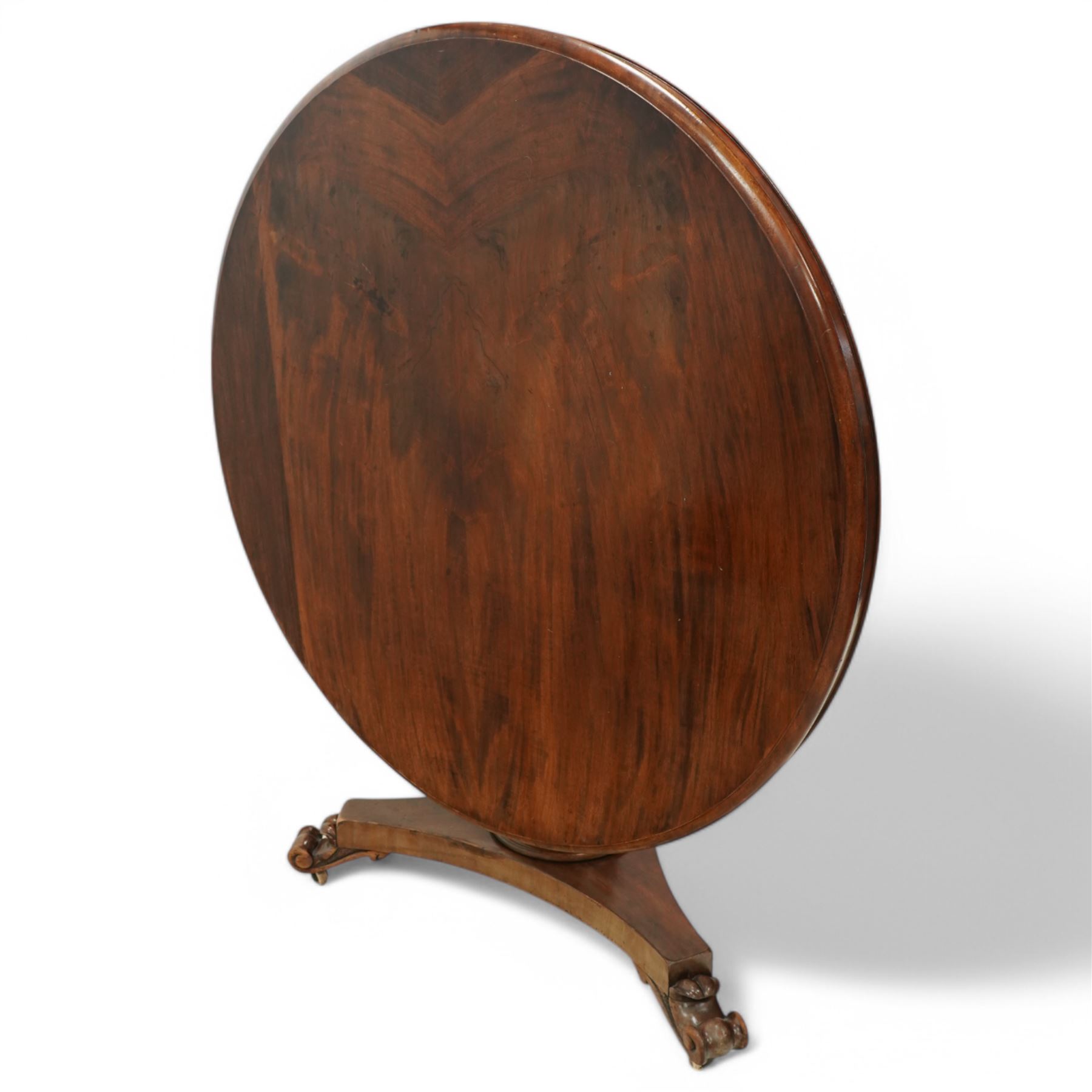 Victorian mahogany pedestal breakfast table on scroll feet, 128x74cm, with four walnut balloon back dining chairs with vase reeded legs, 89x45x44cm 