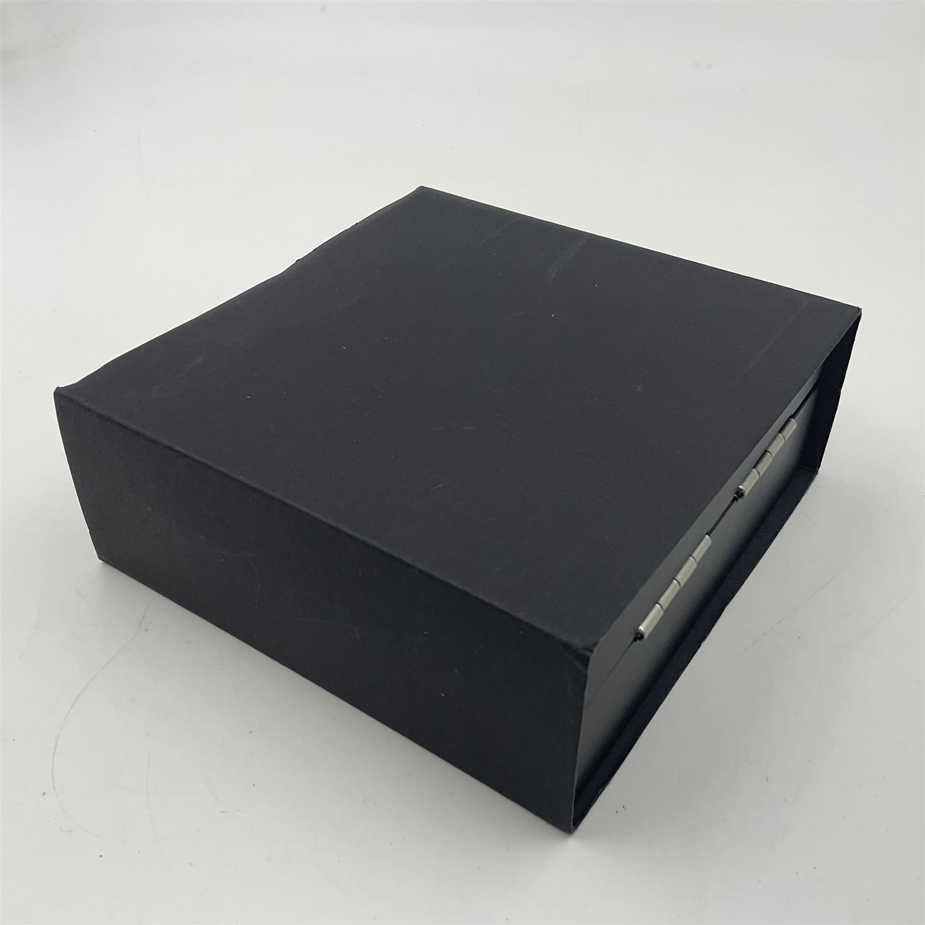 Queen Elizabeth II Isle of Man 2022 'Christmas' gold proof sovereign, cased with certificate 