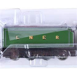 Hornby 00 Gauge no.R3207 LNER Class P2 2-8-2 'Cock O' The North' locomotive and tender no. 2001, boxed