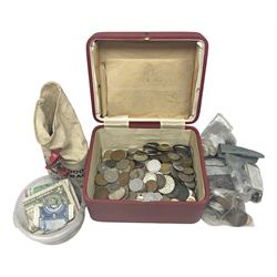 Great British and World coins and banknotes, including Great British pre decimal coinage, United States of America coins and banknotes, Canadian banknotes etc