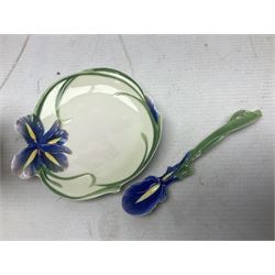 Five Franz teacups and saucers comprising Hummingbird FZ00129, Bluebell FZ00875, Dragonfly FZ00028, Butterfly XP1693 and Daisy FZ00793, together with Hummingbird spoon, all boxed (6)