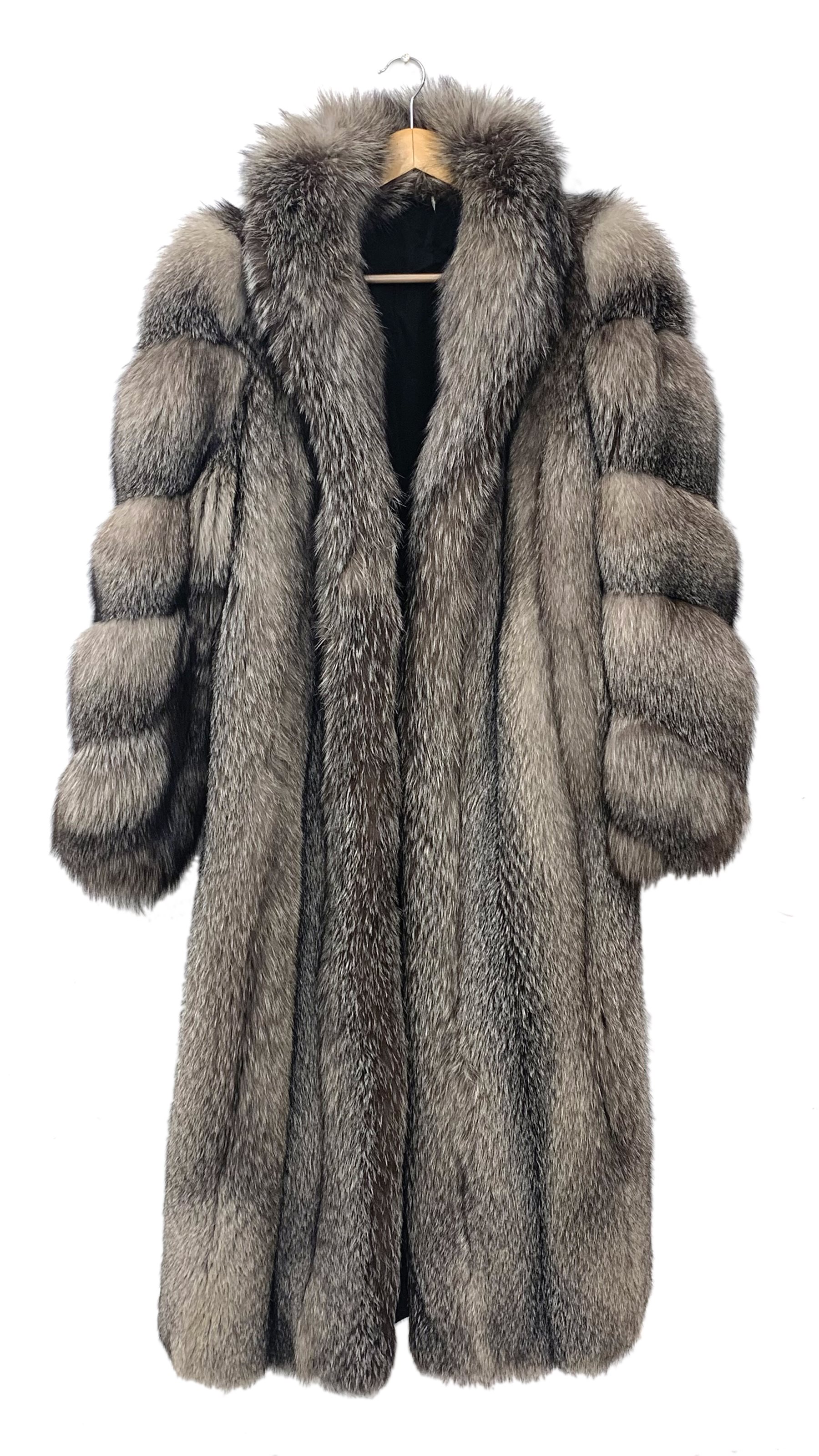 Fine quality full length Silver Fox fur Coat, approx. size 12 - 14 ...