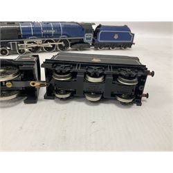 Hornby ‘00’ gauge - Class A3 4-6-2 weathered ‘Flying Scotsman’ locomotive no.60103; Patriot Class 5XP 4-6-2 ‘Caernarvon’ locomotive no.45515; Class 8P 4-6-2 ‘City of Chester’ locomotive no.46239; Saint Class 4-6-0 ‘Clevedon Court’ locomotive no.2937; all unboxed (4)