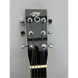 Santa Cruz Guitar Company acoustic guitar No.D2243 with Richard Hoover label L103cm; in hard carrying case
