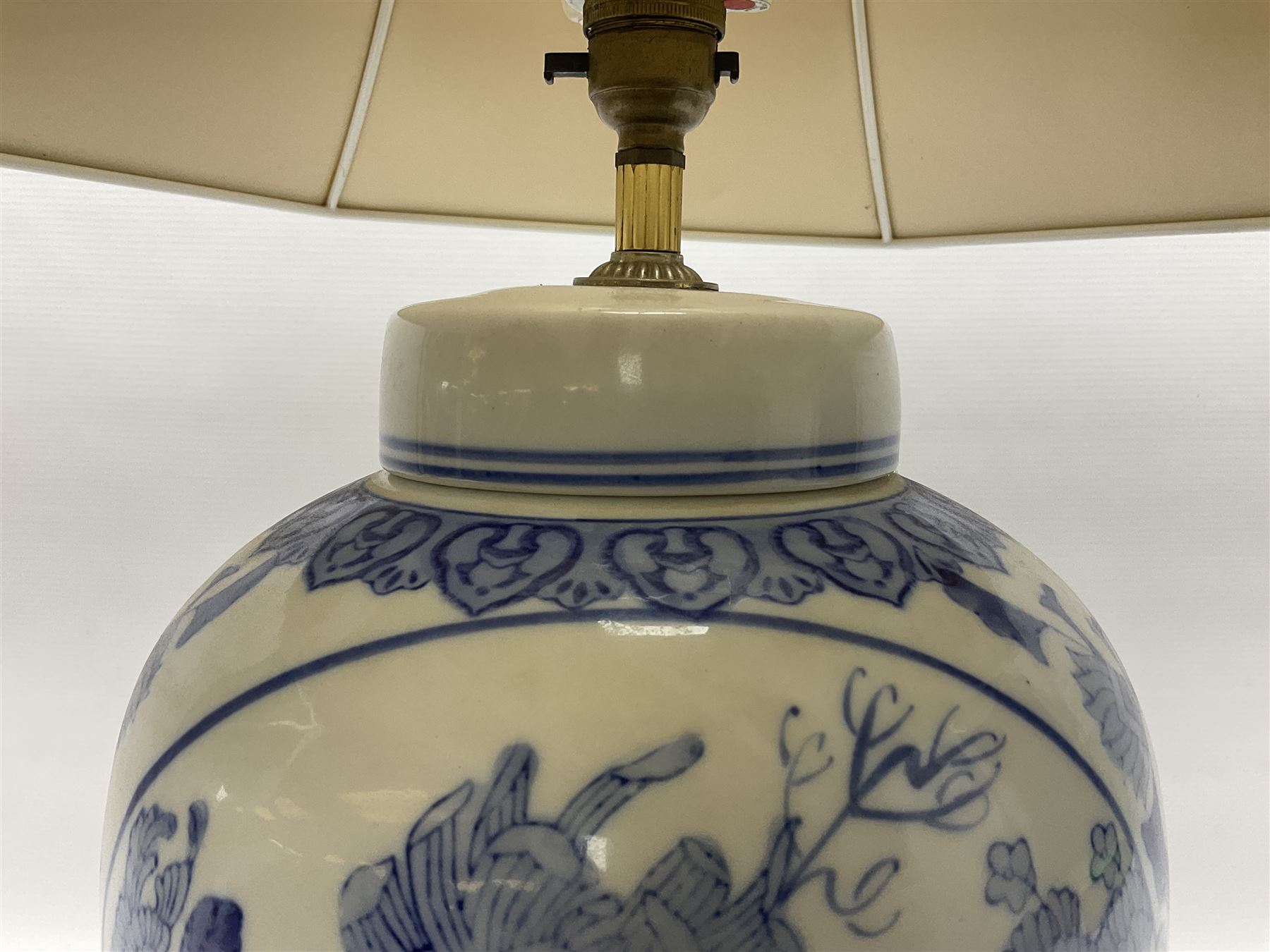 Chinese blue and white table lamp of baluster form, decorated with birds and floral displays, on hardwood base with shade, H78cm