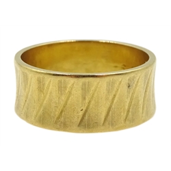 18ct gold wedding band, London  1966, approx 5.86gm