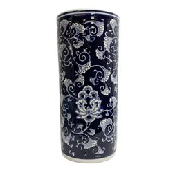 Blue and white umbrella/stick stand decorated with a floral pattern, H44cm