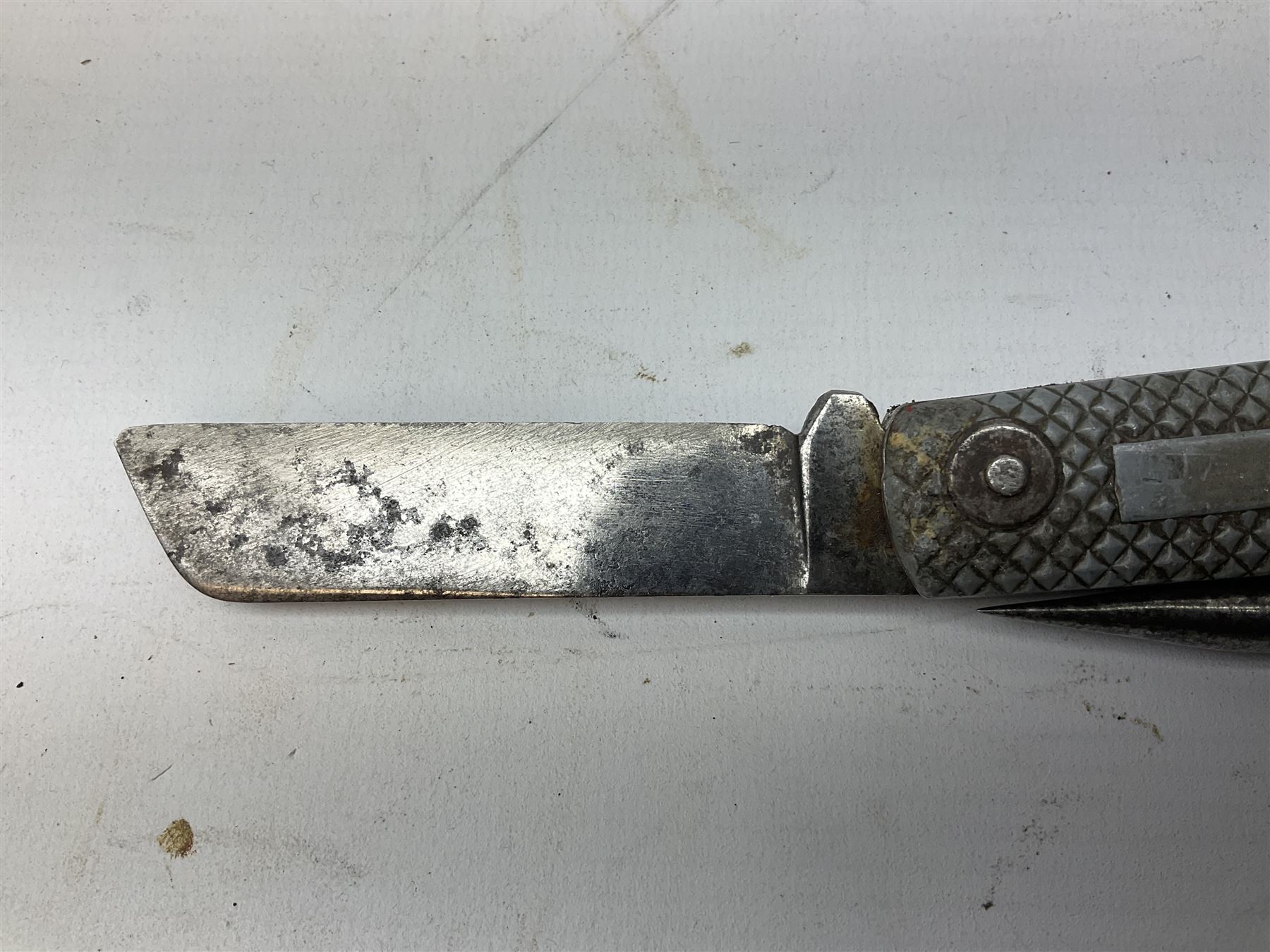 WW2 British army folding jack/clasp knife, the blade marked A.H. Bisby & Co Ltd Sheffield with broad arrow and date 1944, marlin spike and can opener; and British Navy seaman's rope pocket knife, the blade marked Venture H.M. Slater Sheffield (2)