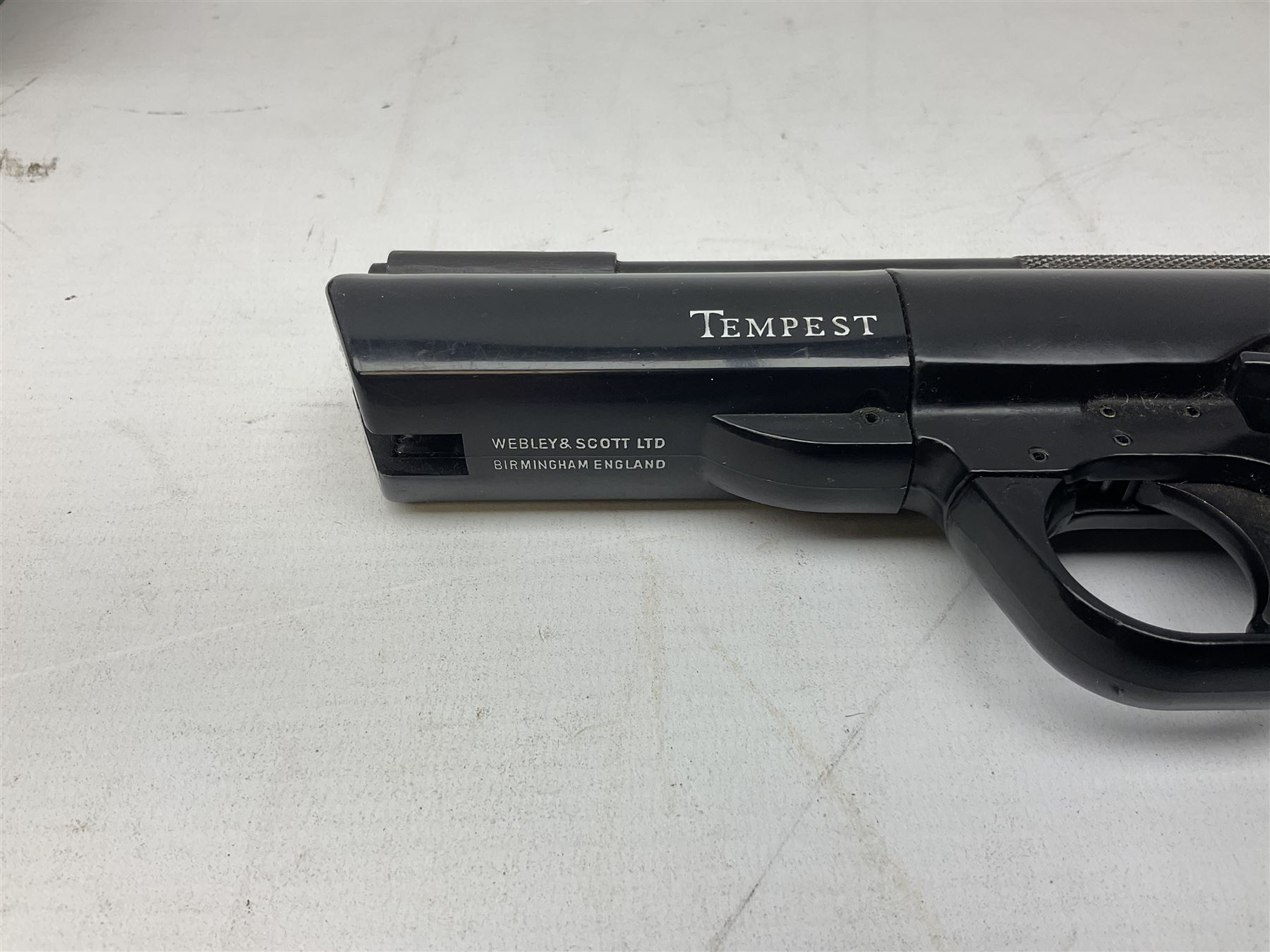 Webley Tempest .22 air pistol with top lever action L26cm; in original box with tin of pellets