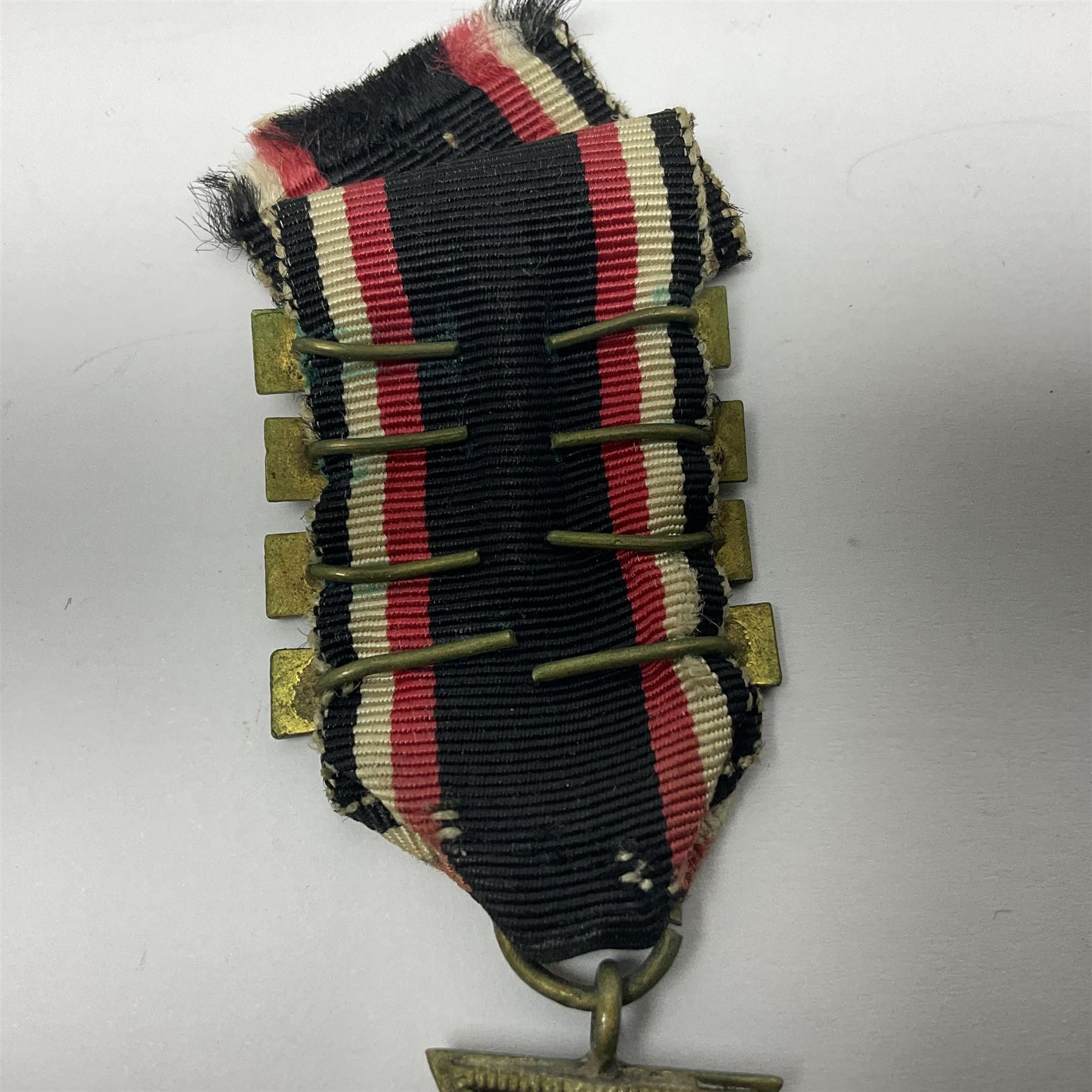 WWI Imperial German Hanseatic Cross for Hamburg; and Marine Corps 1914-18 Cross with four clasps for Durchbruchsschlacht, Ypern, Yser and Antwerpen; both with ribbons (2)