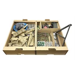 Power Team Elite World Peacekeeper's Expeditionary Unit with box, and sectional plastic fort (both completeness unknown); plastic and other figures of soldiers including groups of cavaliers, WW2 etc