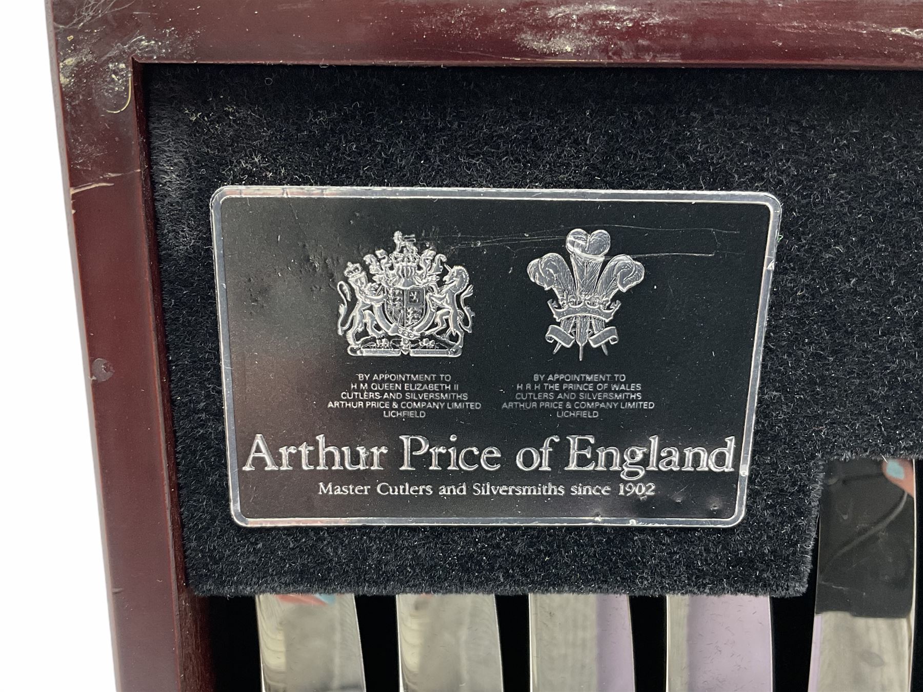 Canteen of silver plated Arthur Price of England cutlery, contained in a wooden case. 