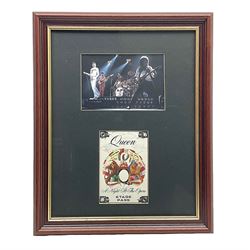 Queen - Framed Queen photograph with facsimile signatures of all four members Freddie Mercury, Brian May, Roger Taylor and John Deacon H14cm