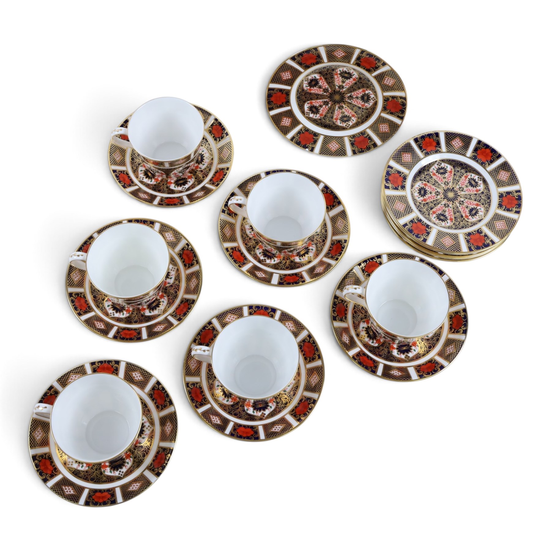 Set of six Royal Crown Derby Old Imari 1128 pattern set of six teacups, saucers and tea plates