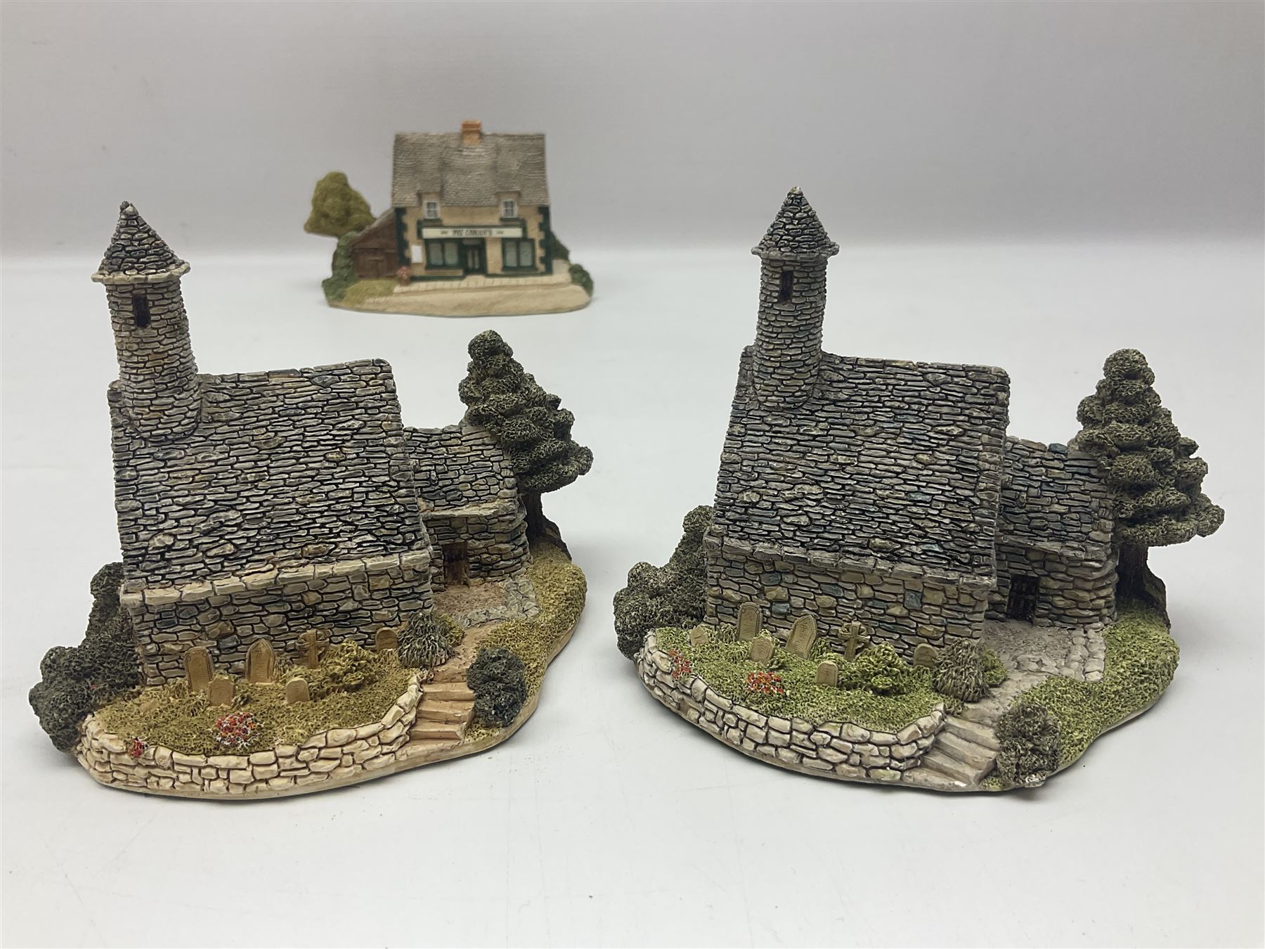 Sixteen Lilliput Lanes from the Irish Collection, to include Kilmore Quay, Causeway Cottage, Blarney Castle, Quite Cottage etc, all with boxes and deeds 