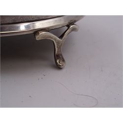 1920s silver mounted jewellery box, of circular form, with bead and dart rim to hinged cover, opening to reveal gilt velvet lined interior, upon four pad feet, hallmarked Charles Edwards, London 1920, H4.5cm