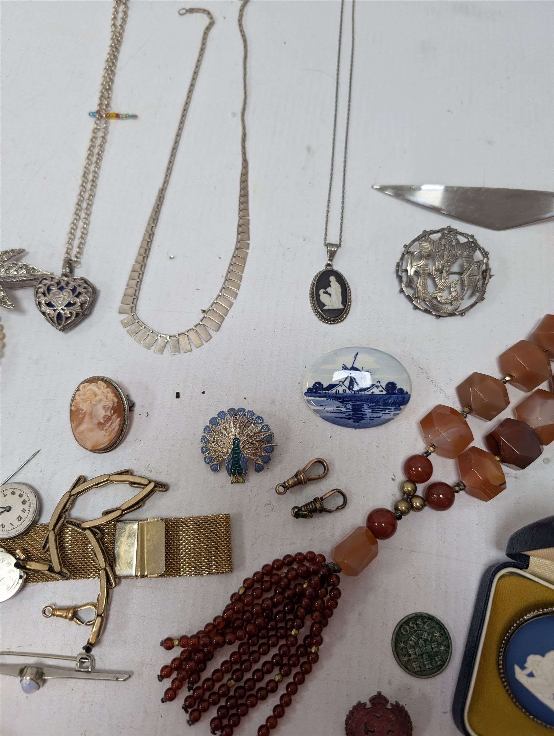 Wedgwood jasperware pendant clearance
