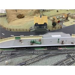 Hornby 00 gauge model railway layout; plastic model railway layout with houses, animals, tunnel etc, W106cm L183cm