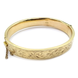  9ct gold hinged bangle, bright cut decoration hallmarked  