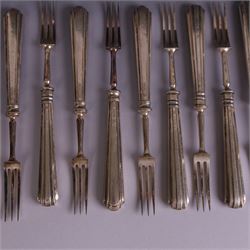 Set of twelve 1920s silver handled dessert knives and forks, hallmarked Thomas Bradbury & Sons Ltd, Sheffield 1921