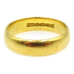  22ct gold wedding ring hallmarked, approx 5.8gm  