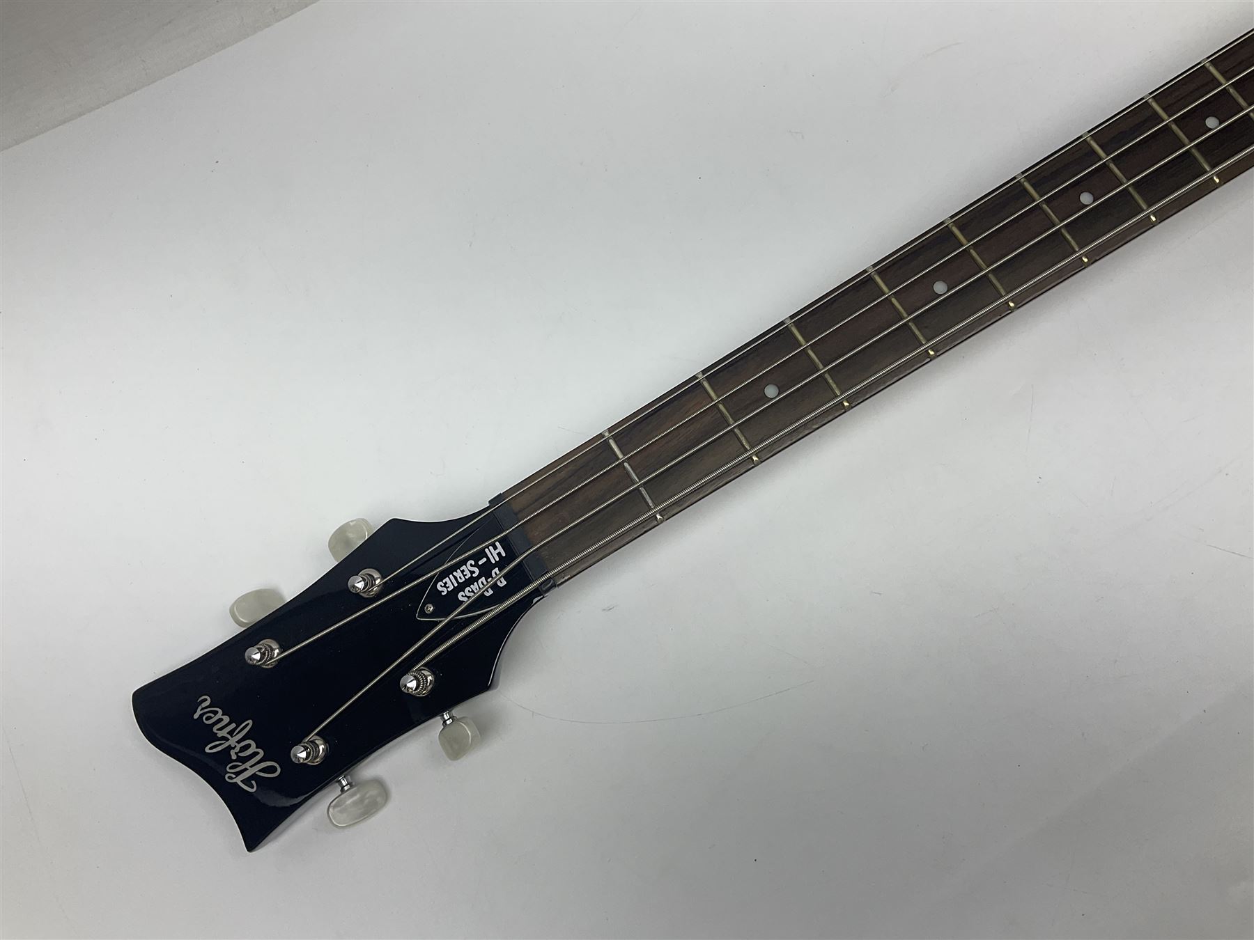 Hofner B-Bass Hi-Series electric bass guitar with sunburst finish L110cm; in Thomann fitted case