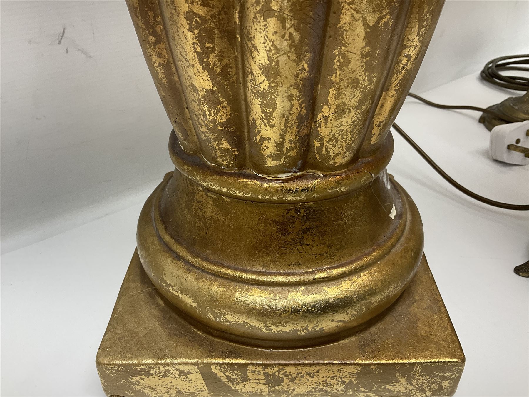 Green onyx and gilt metal table lamp decorated with puttos, together with gilt jardiniere stand and two other table lamps, stand H62cm